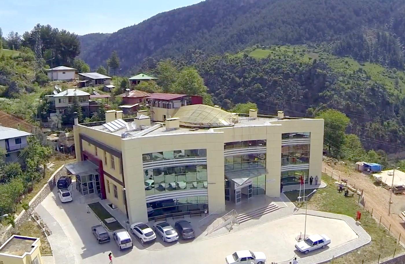 Feke le Devlet Hastanesi